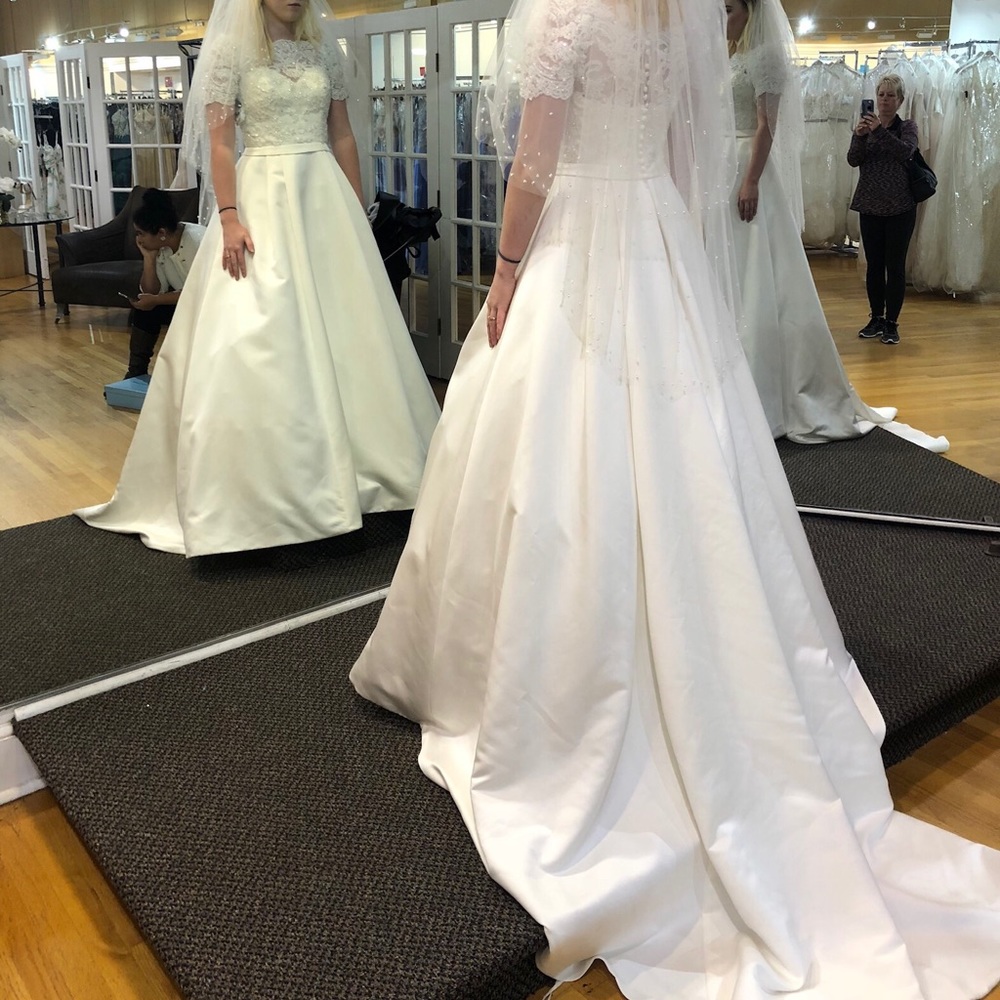 Wedding Dress Size 4!!